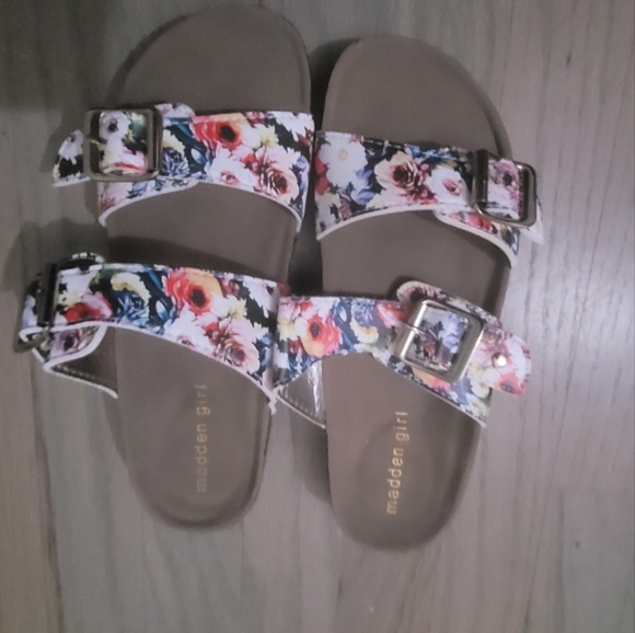 Sandals - Picture 4 of 4